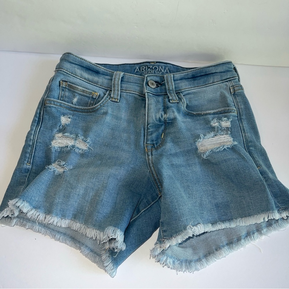 Arizona Jean Co Women's Size 3 Mid Rise blue cut-off  Distressed Jean Shorts